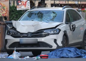 Almanya'da bir araç, yayaların arasına daldı: 2 ölü, 8 yaralı