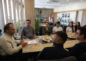 Sadıkoğlu, gençlerle bir araya geldi