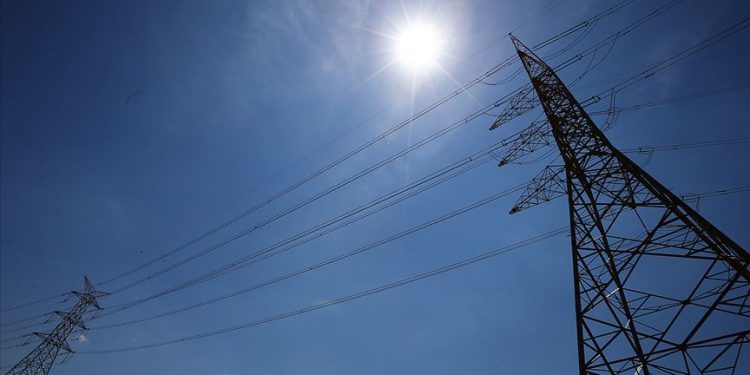 Üç ayrı bölgede elektrik kesintisi