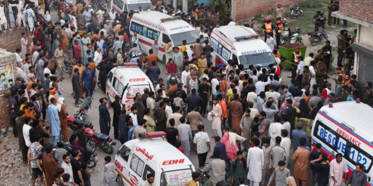 Pakistan'da etüt merkezinin çatısı çöktü: 14 öğrenci hayatını kaybetti