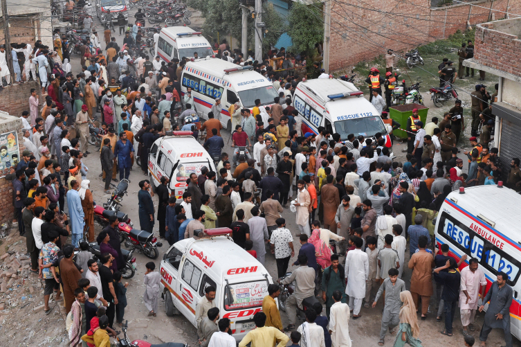 Pakistan'da etüt merkezinin çatısı çöktü: 14 öğrenci hayatını kaybetti