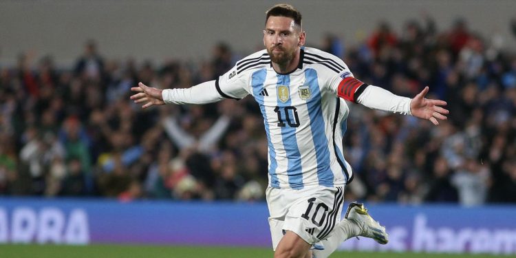 Messi, Arjantin galibiyetinde hattrick yaparak Dünya Kupası gol rekorunu egale etti