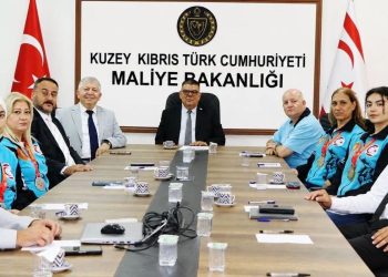 KKTC Budo Milli Takımı’ndan Bakü’de tarihi başarı: Bakan Berova şampiyonları kabul etti
