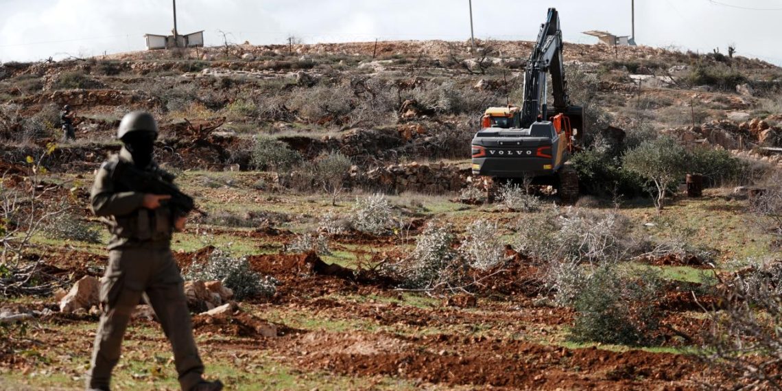 İsrailli işgalciler Batı Şeria'da bir köye giden su hattını tahrip etti