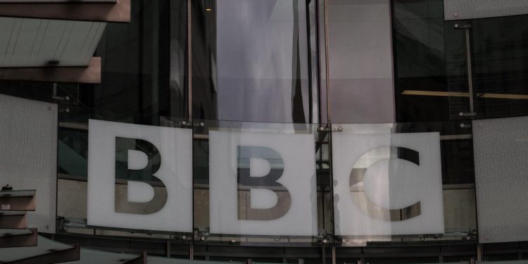 BBC, 500 milyon sterlinlik tasarruf planı kapsamında 550 kişinin işine son verecek