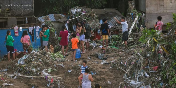 Filipinler'de 8 Haziran'da meydana gelen 7,8 büyüklüğündeki depremde ölü sayısı 68'e çıktı