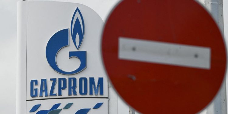 Gazprom: Avrupanın doğal gaz depolarını doldurma açığı büyüyor