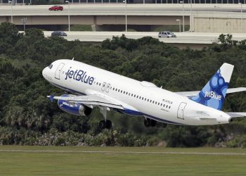 JFK Havalimanı'na inen JetBlue uçağı havada drone ile çarpıştı