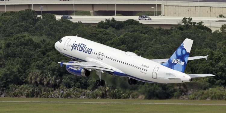 JFK Havalimanı'na inen JetBlue uçağı havada drone ile çarpıştı