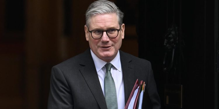 İngiltere Başbakanı Keir Starmer, görevinden istifa ettiğini açıkladı