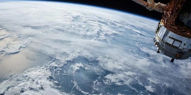 NASA'dan batan uzay teleskobunu kurtarma operasyonu: Yörüngede kritik buluşma