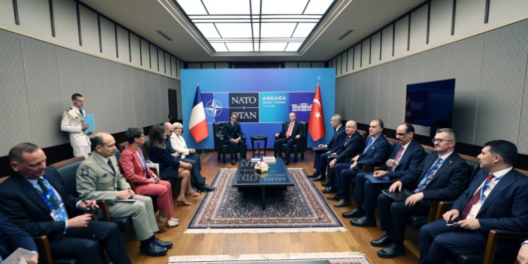 Macron: Cumhurbaşkanı Erdoğan ile görüşmemiz yapıcı bir havada geçti