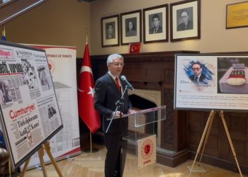 Şehit Türk diplomata Atinada anma töreni