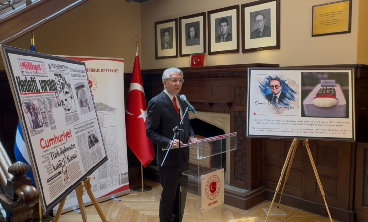 Şehit Türk diplomata Atinada anma töreni