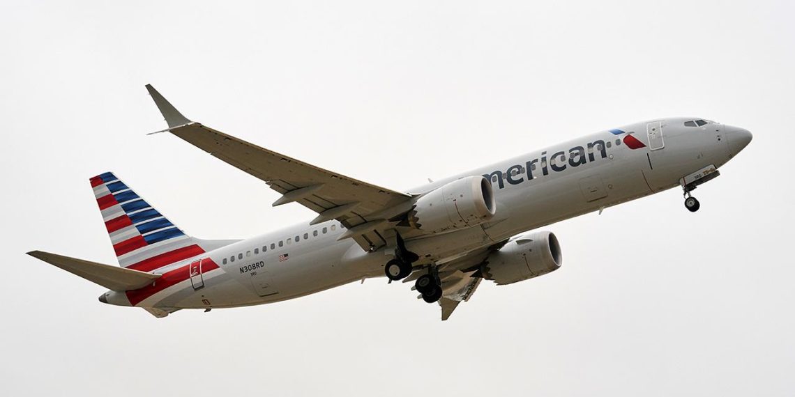 ABD'li hava yolu şirketi American Airlines teknik sorun nedeniyle uçuşları bir süre durdurdu