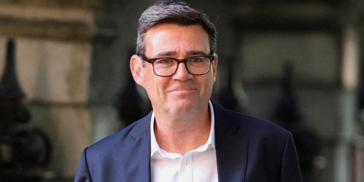 İngiltere'nin yeni Başbakanı Andy Burnham oldu