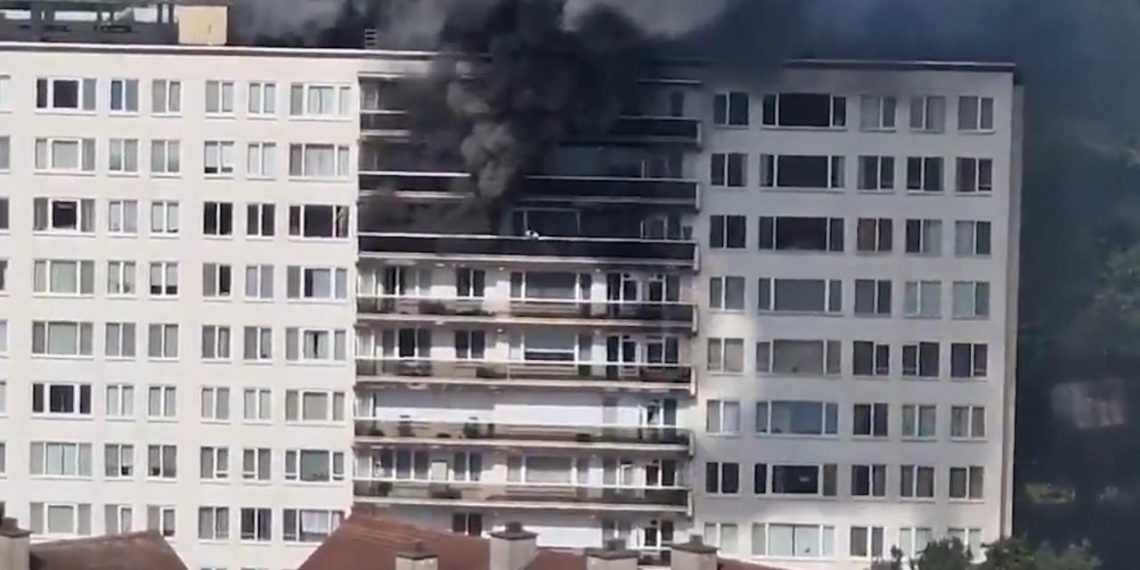 Belçika'da bir apartmanda çıkan yangında en az 6 kişi öldü