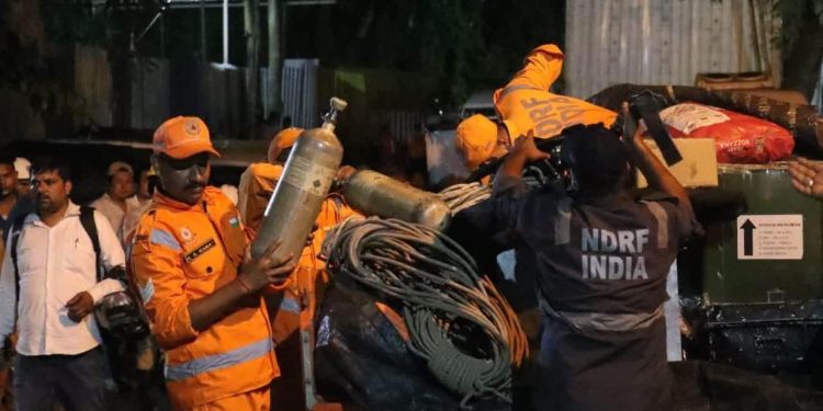 Hindistan'da hidroelektrik projesinin tünelinin çökmesi sonucu 10 kişi öldü