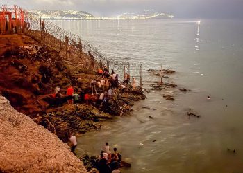 İspanya, son 24 saatte 49 binden fazla kişinin Sebte'ye geçtiğinin düşünüldüğünü bildirdi