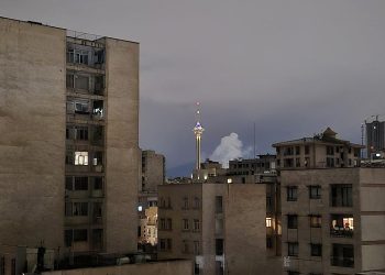 İran basını: İran'ın güneyindeki Buşehr ve Aseluye kentlerinde patlama sesleri duyuldu