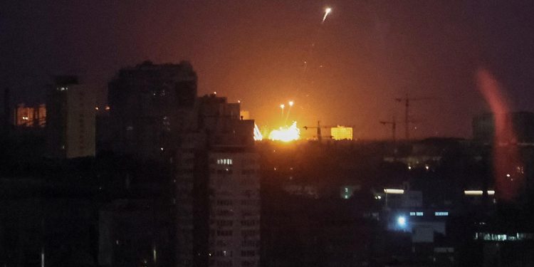 Rusya'dan Kiev'e büyük hava saldırısı: Polonya savaş uçaklarını havalandırdı