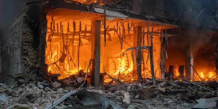 Ukrayna: Rusya'nın Kiev'e düzenlediği hava saldırısında ölü sayısı 13'e yükseldi