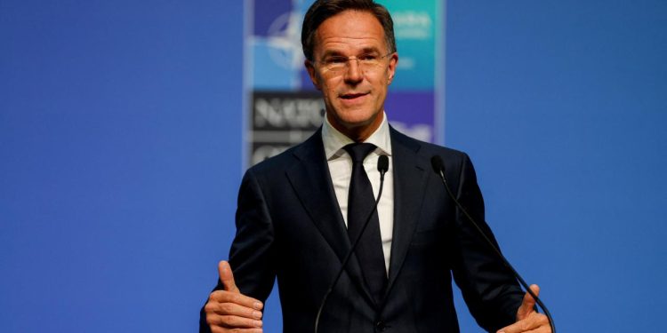 Rutte: 1 yıl önce verilen taahhütler artık hayata geçiriliyor