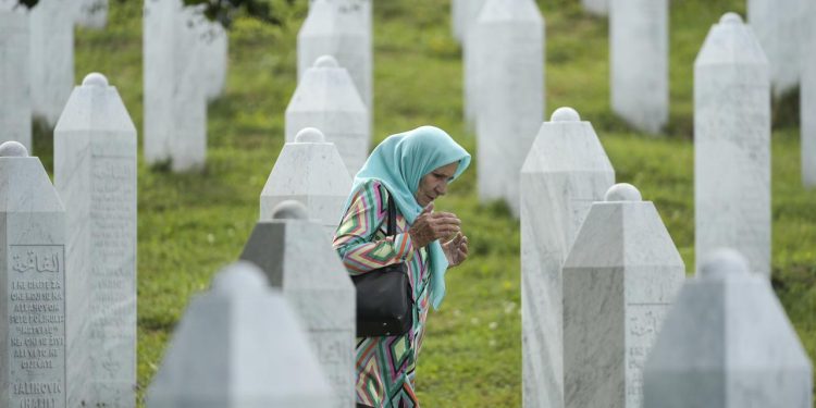 Srebrenitsa Soykırımı'nın 31. yılı düzenlenen programla anıldı