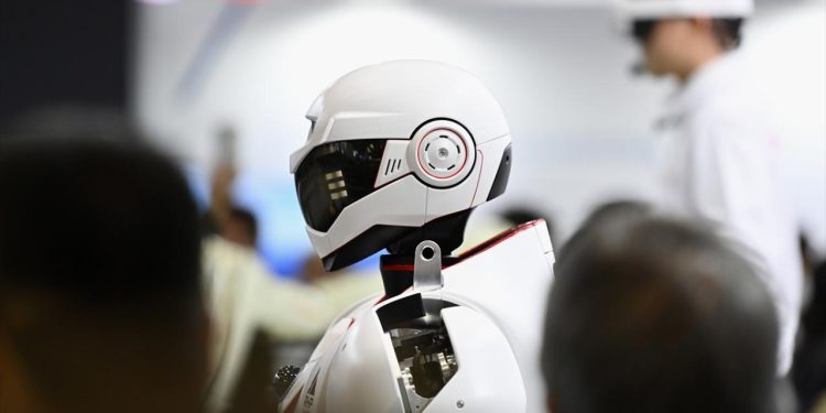 Japonya, 2040'a kadar iş gücünde yapay zeka destekli 10 milyon robotu kullanmayı planlıyor