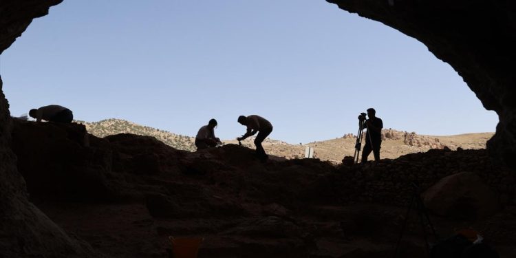 İlk kez mağara duvarlarında antik insan DNAsı keşfedildi