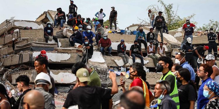 Venezuela'daki depremlerde hayatını kaybedenlerin sayısı 2 bin 295'e çıktı