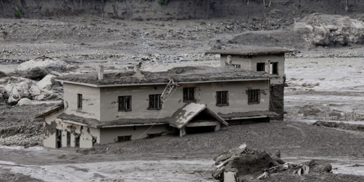Nepal'de meydana gelen selde hayatını kaybedenlerin sayısı 95'e yükseldi