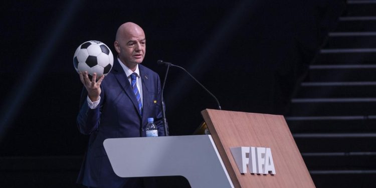 UEFA Infantino hakkında suç duyurusuna hazırlanıyor