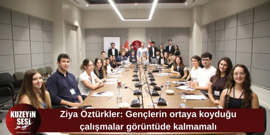 Öztürkler: Gençlerimizin tek beklentisi ülkelerine hizmet etmek