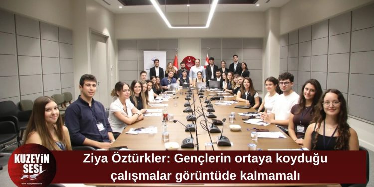 Öztürkler: Gençlerimizin tek beklentisi ülkelerine hizmet etmek