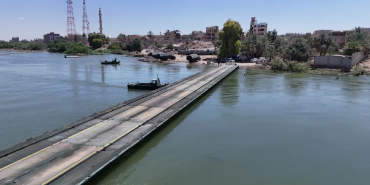 TSK ile Suriye ordusu işbirliğiyle Fırat Nehri üzerine yüzer köprü kuruldu