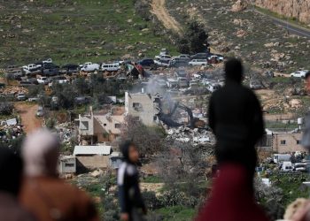 Filistin topraklarını gasp eden İsrailliler, Batı Şeria'da bir çiftçi ile eşini yaraladı