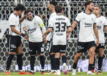 Beşiktaş tur kapısını araladı