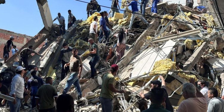 Kolombiya'da 7,4 büyüklüğündeki depremin ardından Ulusal Afet Durumu ilan edildi
