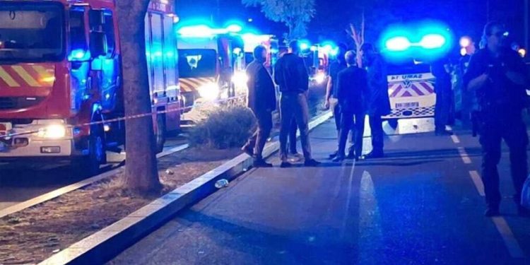 Fransa'da bir sürücü aracını yayaların üzerine sürdü