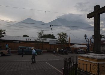 Fuego Yanardağı'nın faaliyete geçtiği Guatemala'da tahliye emirleri verildi