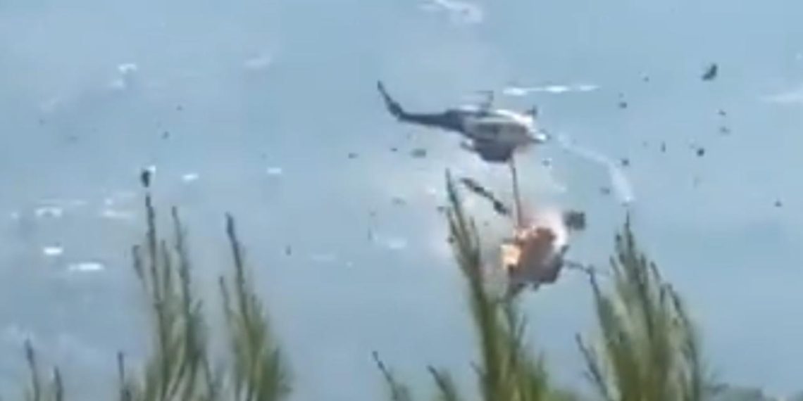 Yunanistan'da iki yangın söndürme helikopteri havada çarpıştı