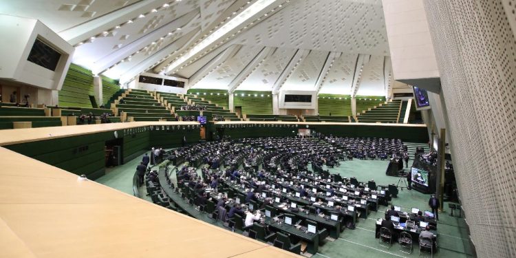 İran Meclisi'nden Hürmüz Boğazı'na ilişkin yasa hazırlığı