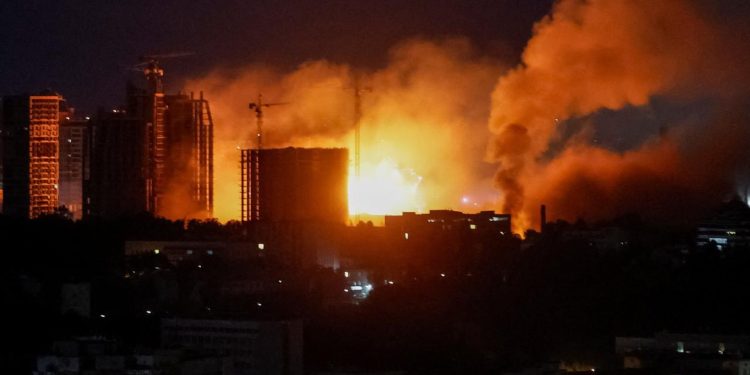Kiev Belediye Başkanı Kliçko, kentin balistik füze saldırısı altında olduğunu açıkladı
