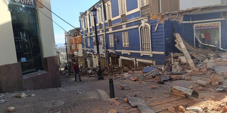 Kolombiya'da 7,4 büyüklüğünde deprem