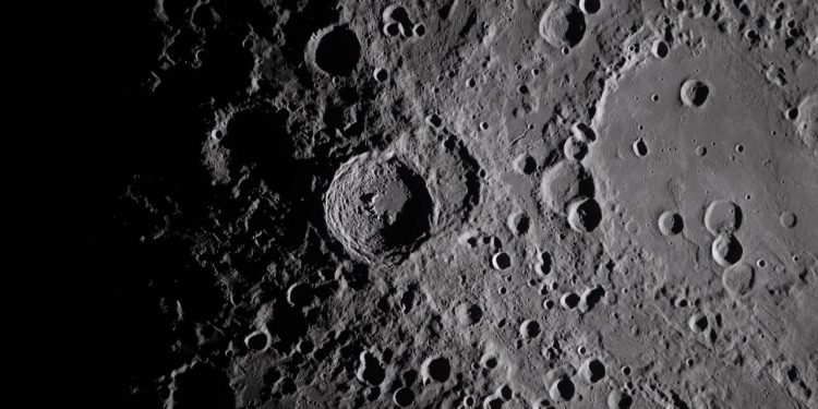 SpaceX roketi Ay'a çarpacak