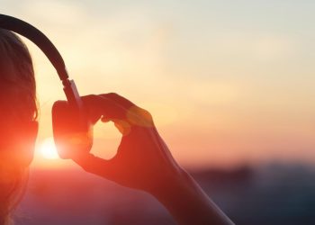Avustralya'da tamamı yapay zekayla üretilen şarkılar, önde gelen müzik listelerine giremeyecek
