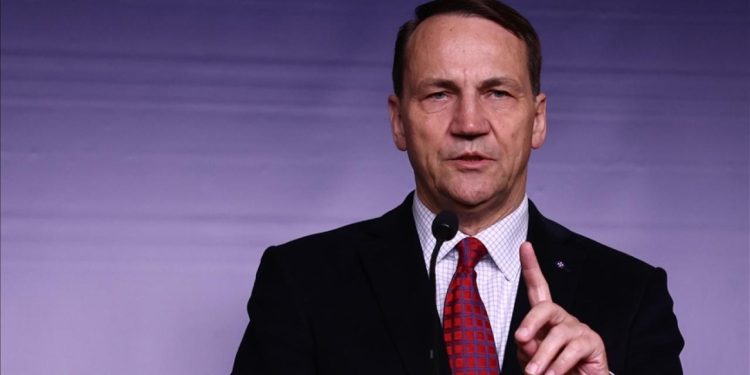 Polonya Dışişleri Bakanı Sikorski, kriz ihtimaline karşı pirinç ve reçel stokladığını belirtti