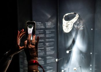 Mısır kraliçesinin 673 pırlantalı kolyesi çalındı