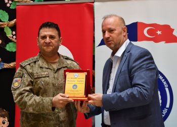 Türk askeri, Kosovalı çocuklar için oyun parkı kurdu